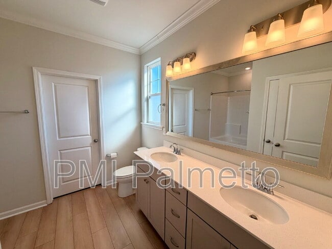 Building Photo - 456 Durwin Wy