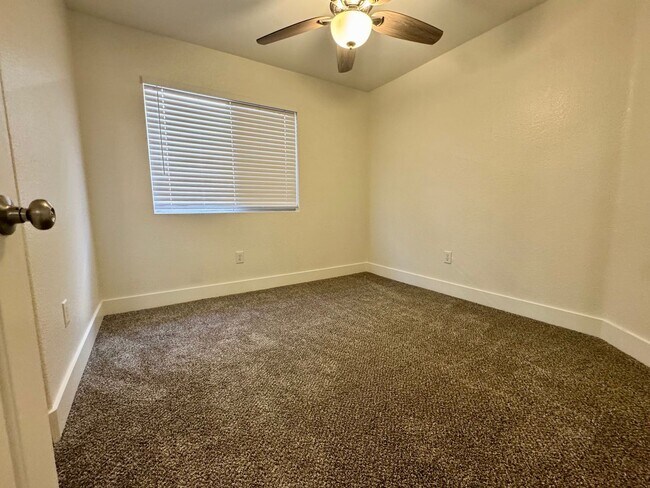 Building Photo - Gorgeous single story home!!