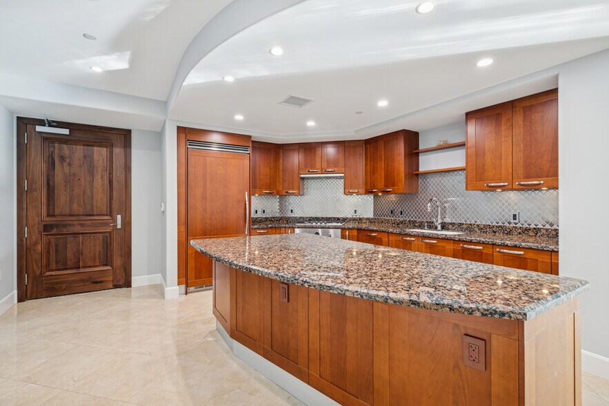 Building Photo - 5047 Scholarship