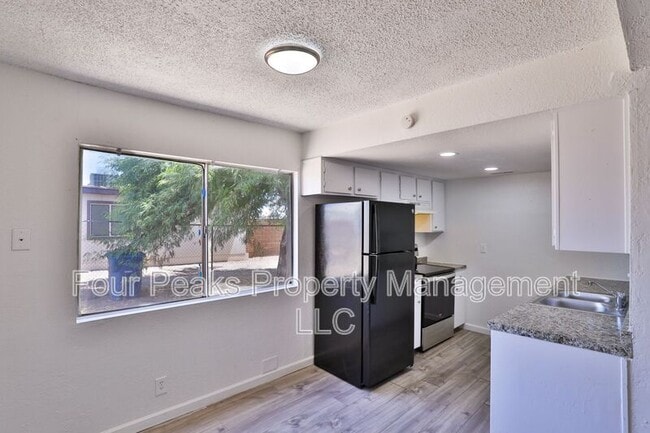 Building Photo - 1417 E Southern Ave