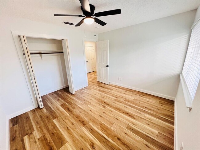 Building Photo - 9614 Ravensworth Dr