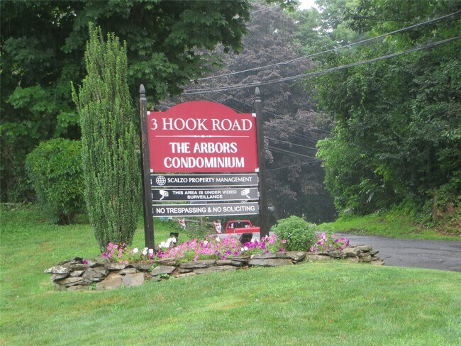 Primary Photo - 3 3 Hook Rd