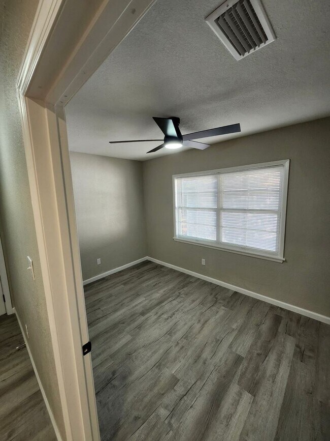 Building Photo - 509 Famcee Ave