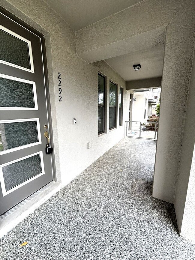 Building Photo - Modern Town House is located Tapestry Community in Kissimmee