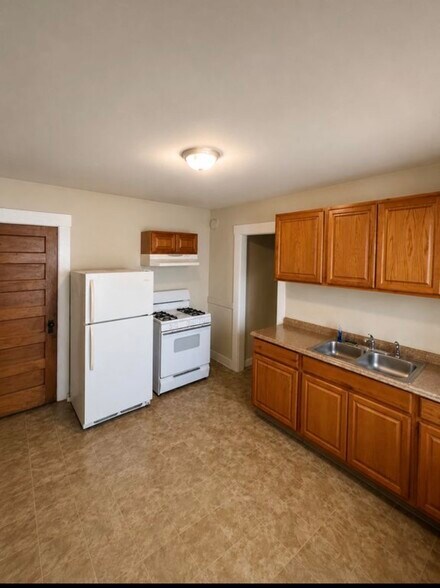 Building Photo - 239 Quinnipiac St