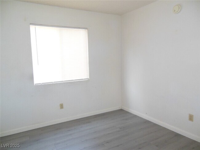Building Photo - 2047 Angel Falls Dr