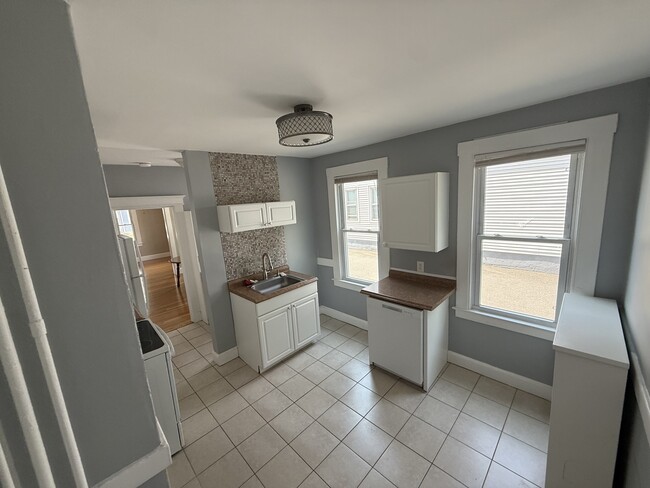 Building Photo - 48 Nesbit Avenue