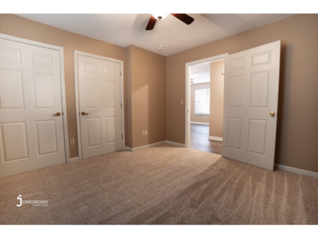 Building Photo - Kenwood Pointe Apartments: Washer and Dryer Furnished