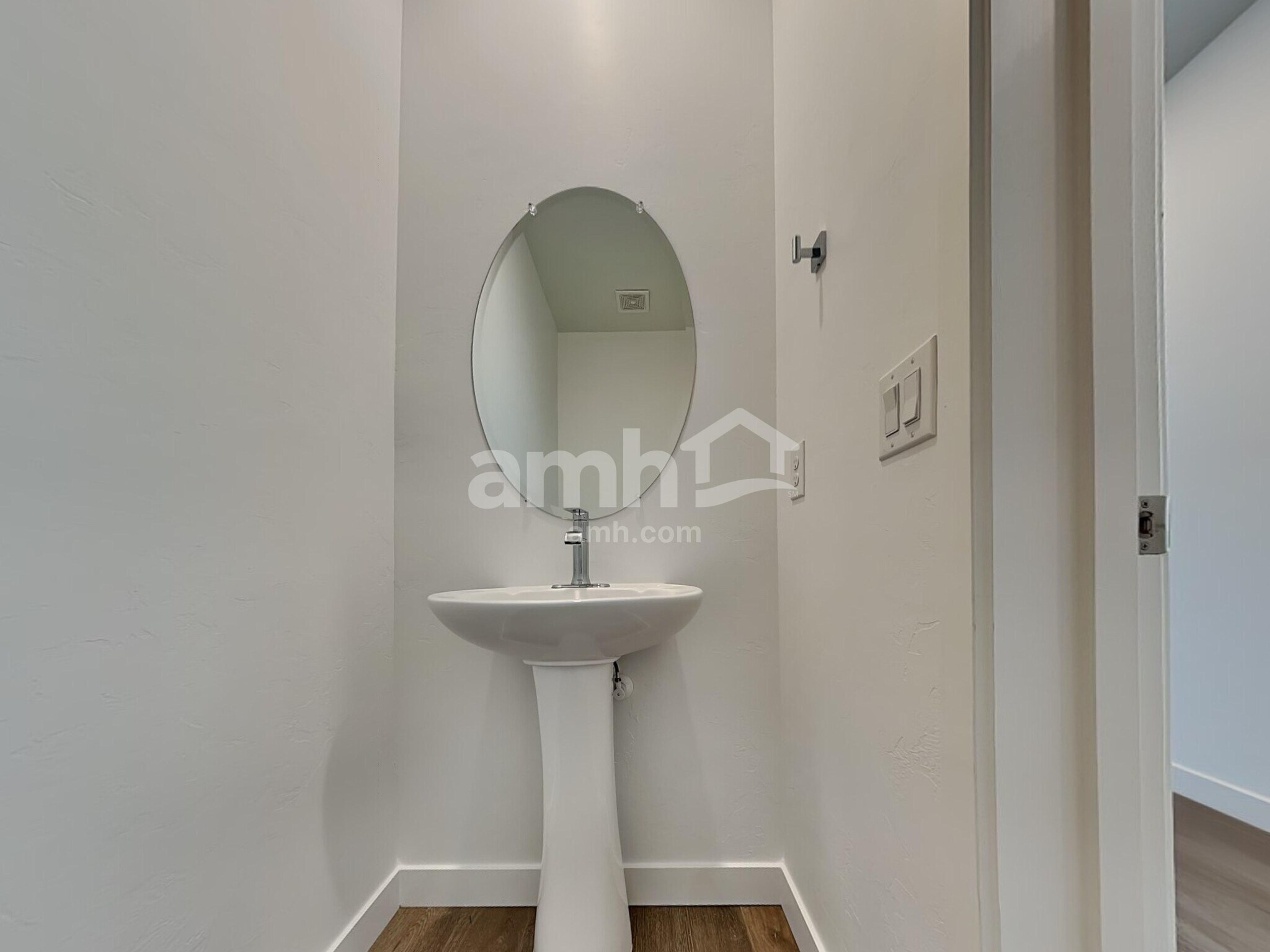 Building Photo - 6059 W Calle Palmitas