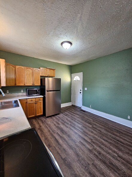 Building Photo - 509 S 7th St