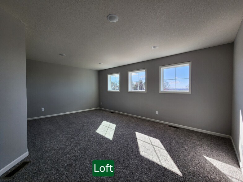 Building Photo - 10229 Goodview Cir S
