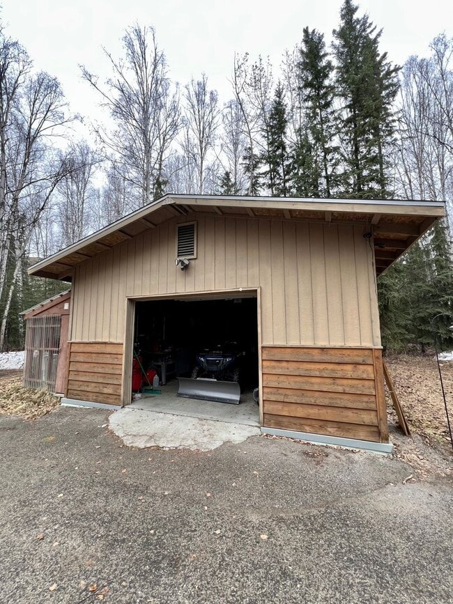 Building Photo - Charming 3-Bedroom Home in North Pole, AK ...
