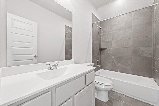 Building Photo - Two story. 4 bedrooms. 3.5 baths. Spacious...