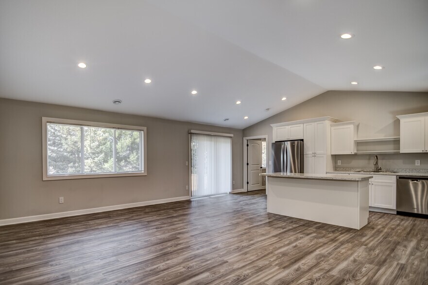 Building Photo - 1636 Gunston Dr