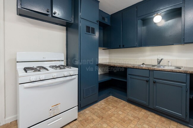 Building Photo - 654 S Eastridge Dr