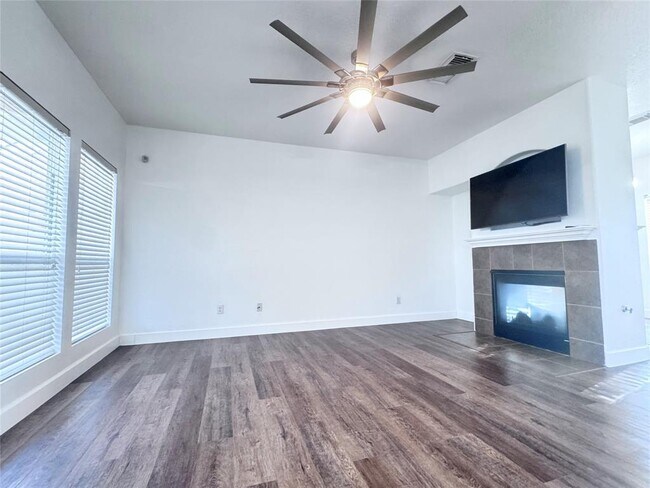 Building Photo - 15503 Hickory Dale St