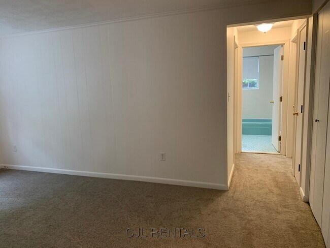 Building Photo - 1 Viking Ct