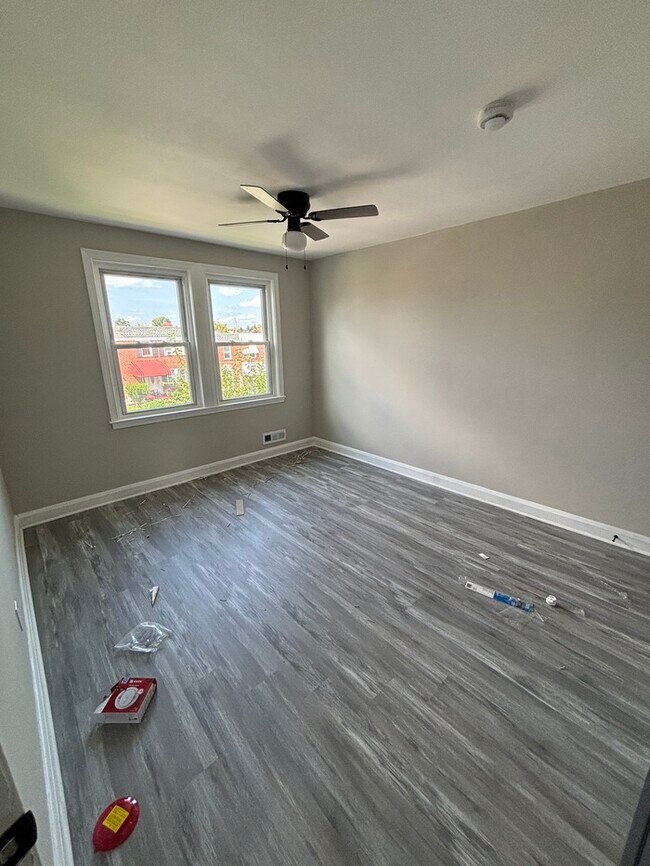 Building Photo - 3 Bedroom 2 Bathrooms, 21213