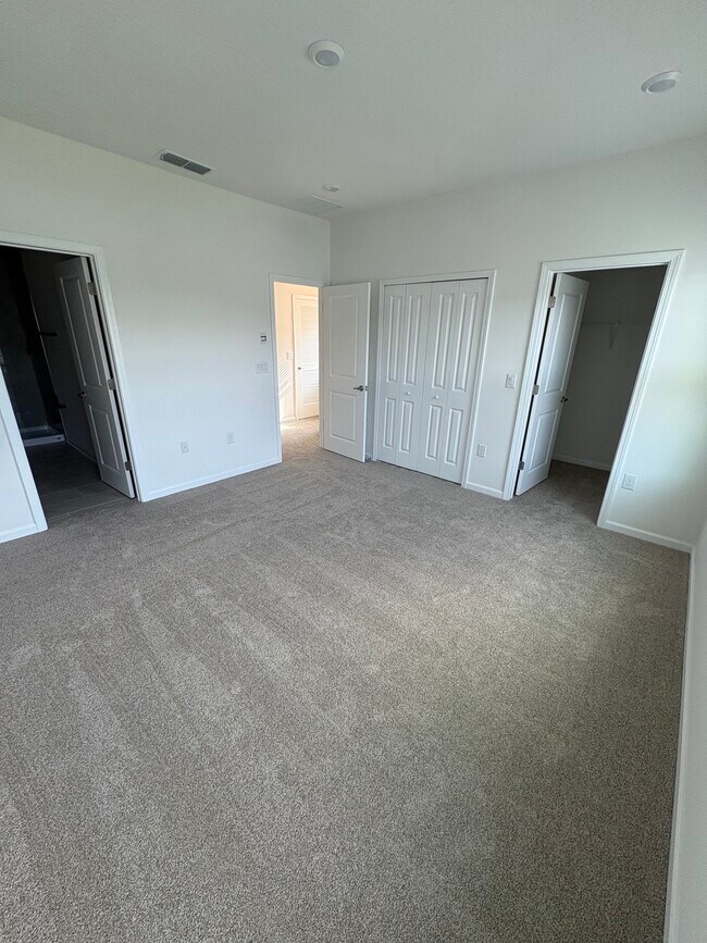 Building Photo - 19 Woods Ln