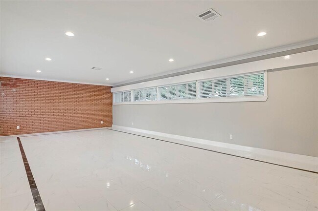 Building Photo - 2509 Maroneal St