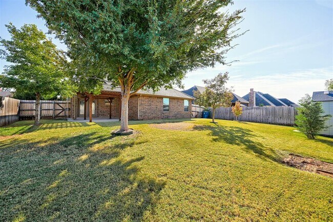 Building Photo - 2101 Kendal Ct