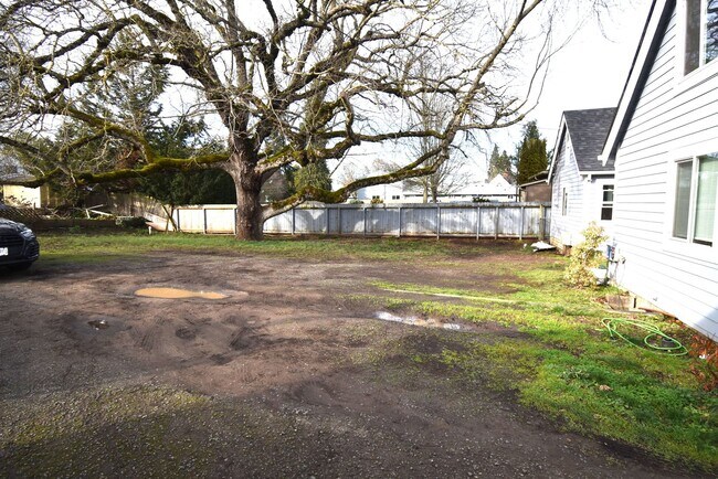 Building Photo - Freshly Remodeled Cozy Cottage Home