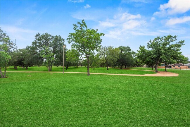 Building Photo - 2411 Jitterbug Ln