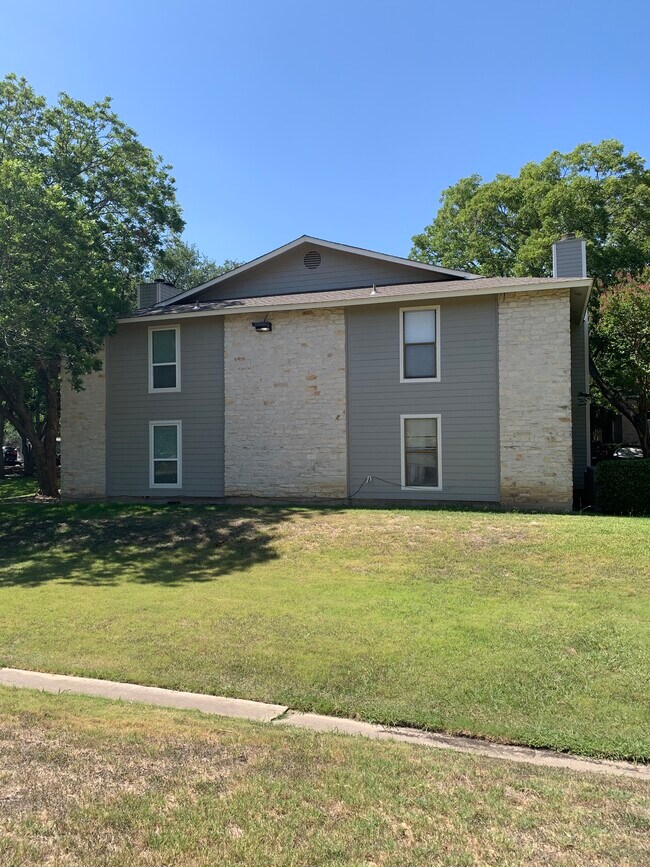 Building Photo - 10616 Mellow Mdws