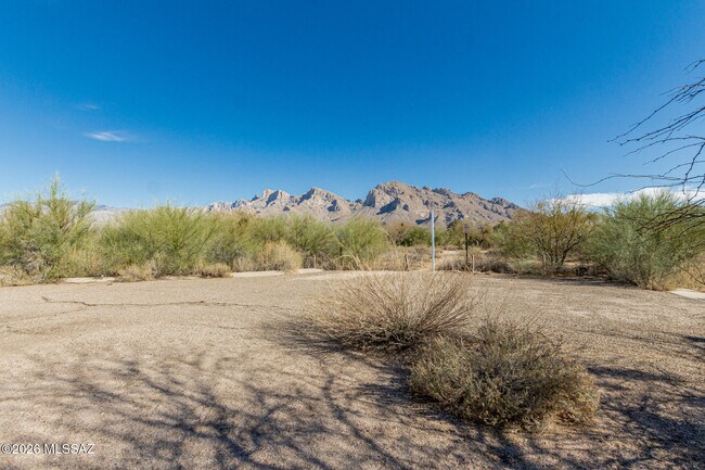 Building Photo - 10472 N Fair Mountain Dr