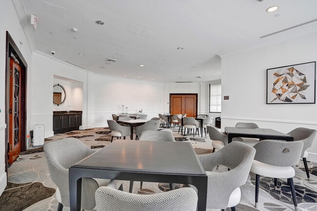 Building Photo - 610 W Las Olas Blvd