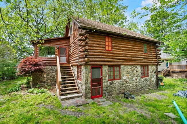Building Photo - 45 Woods Rd