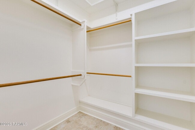 Building Photo - 405 S Montauban Dr