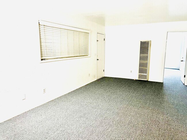 Building Photo - Twain Harte Apartment! New Paint/New Floor...