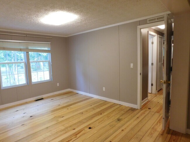 Building Photo - 900 Loftin Farm Rd