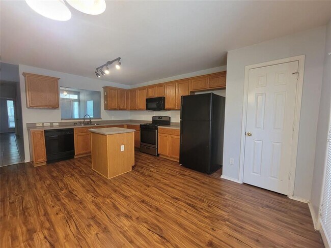 Building Photo - 152 Dressen