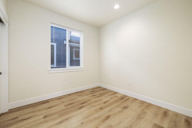 Building Photo - 3322 N Cole Rd