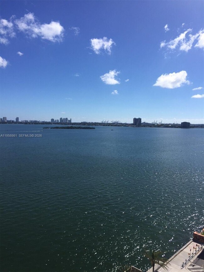 Building Photo - 2900 NE 7th Ave