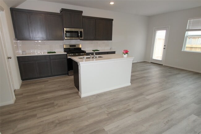 Building Photo - 27802 Western Crk Ct