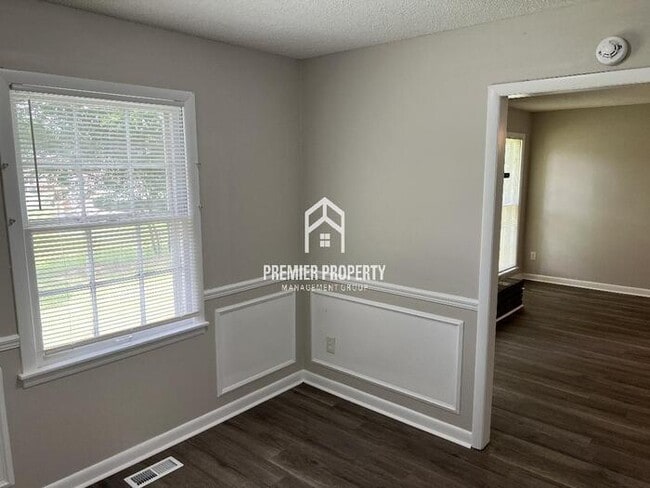 Building Photo - 6119 Rickwood Dr NW
