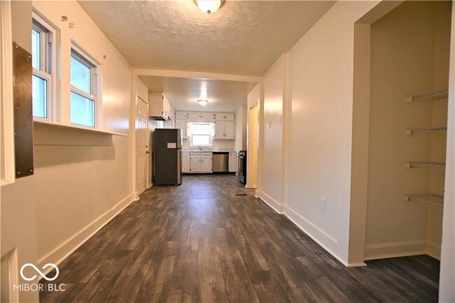 Building Photo - 1417 E Bradbury Ave