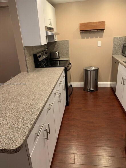 Building Photo - 6667 Miller Dr