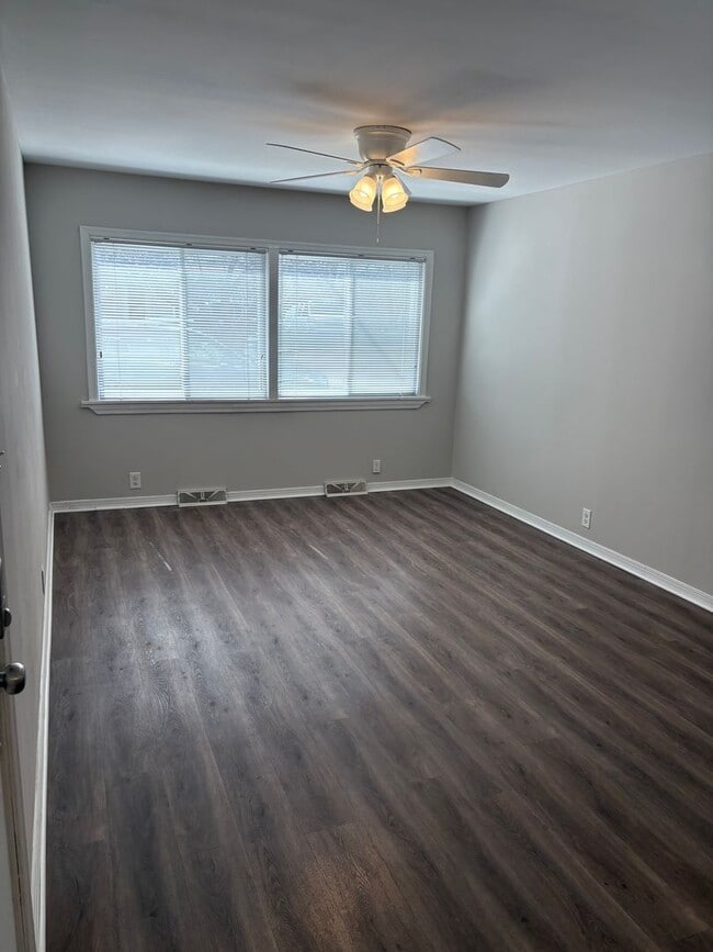 Building Photo - Summit Street Duplexes