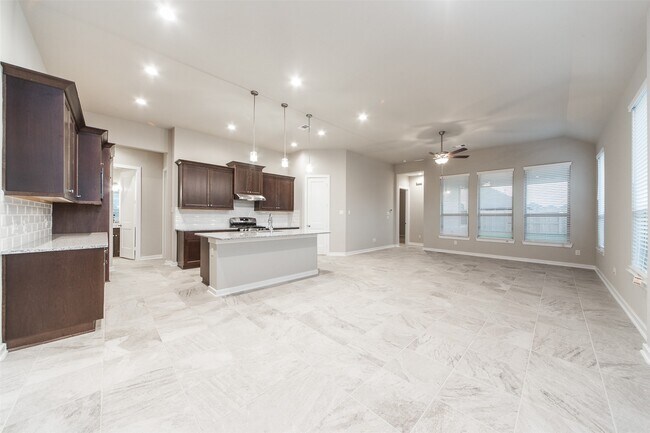 Building Photo - 8706 Fox Trail Dr