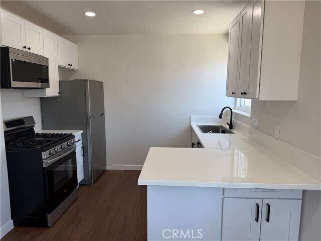 Building Photo - 1327 W 89th St