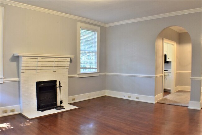 Building Photo - 2417 Blossom St