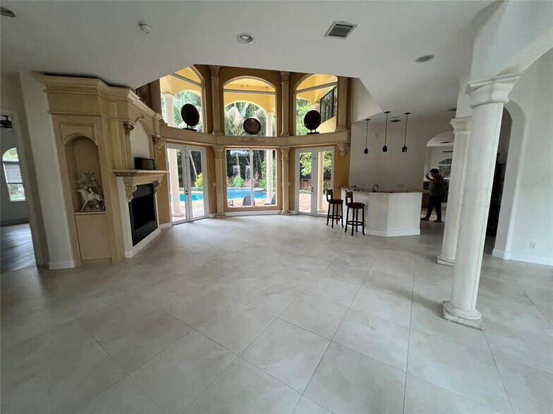 Building Photo - 6301 SW 58th Ct