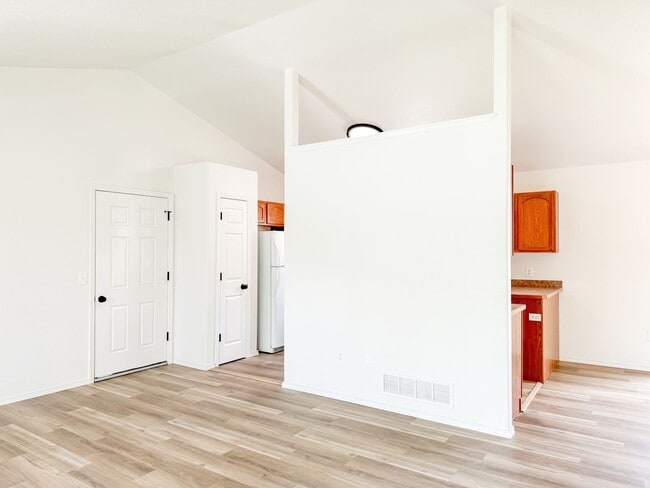Building Photo - 3 Bed - 2 Bath - Fenced Yard