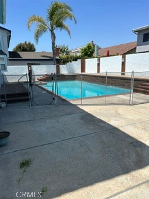Building Photo - 8591 Naples Dr