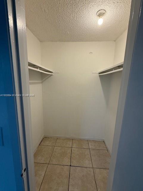 Building Photo - 8820 Fontainebleau Blvd
