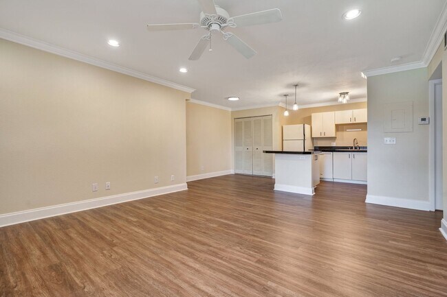 Building Photo - 370 Lake Tahoe Ct